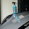 Butelka SAPPHIRE Ceramic Spray Coat z atomizerem postawiona na dachu samochodu