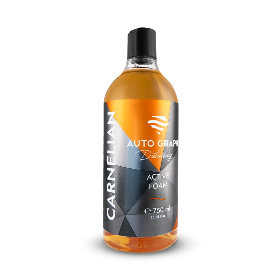 CARNELIAN Active Foam, butelka 750 ml na białym tle