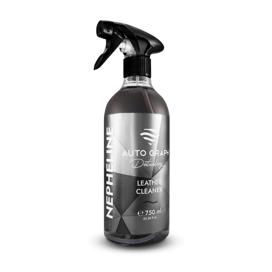 butelka NEPHELINE Leather Cleaner 750 ml z atomizerem na białym tle